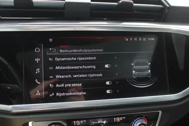 Audi Q3 view 24