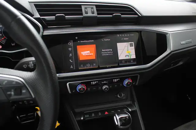 Audi Q3 view 20