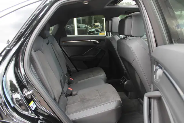 Audi Q3 view 13