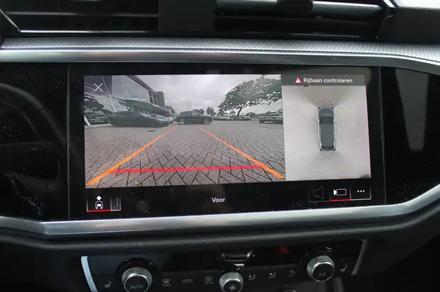 Audi Q3 view 21