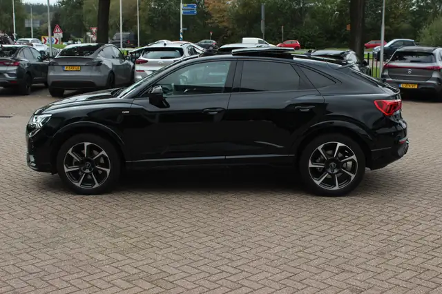 Audi Q3 view 8