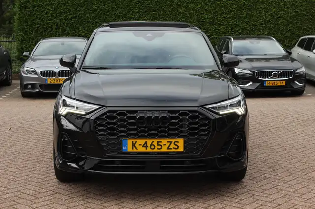 Audi Q3 view 9
