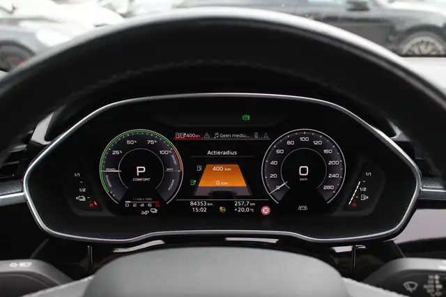 Audi Q3 view 19