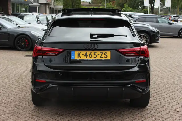 Audi Q3 view 16