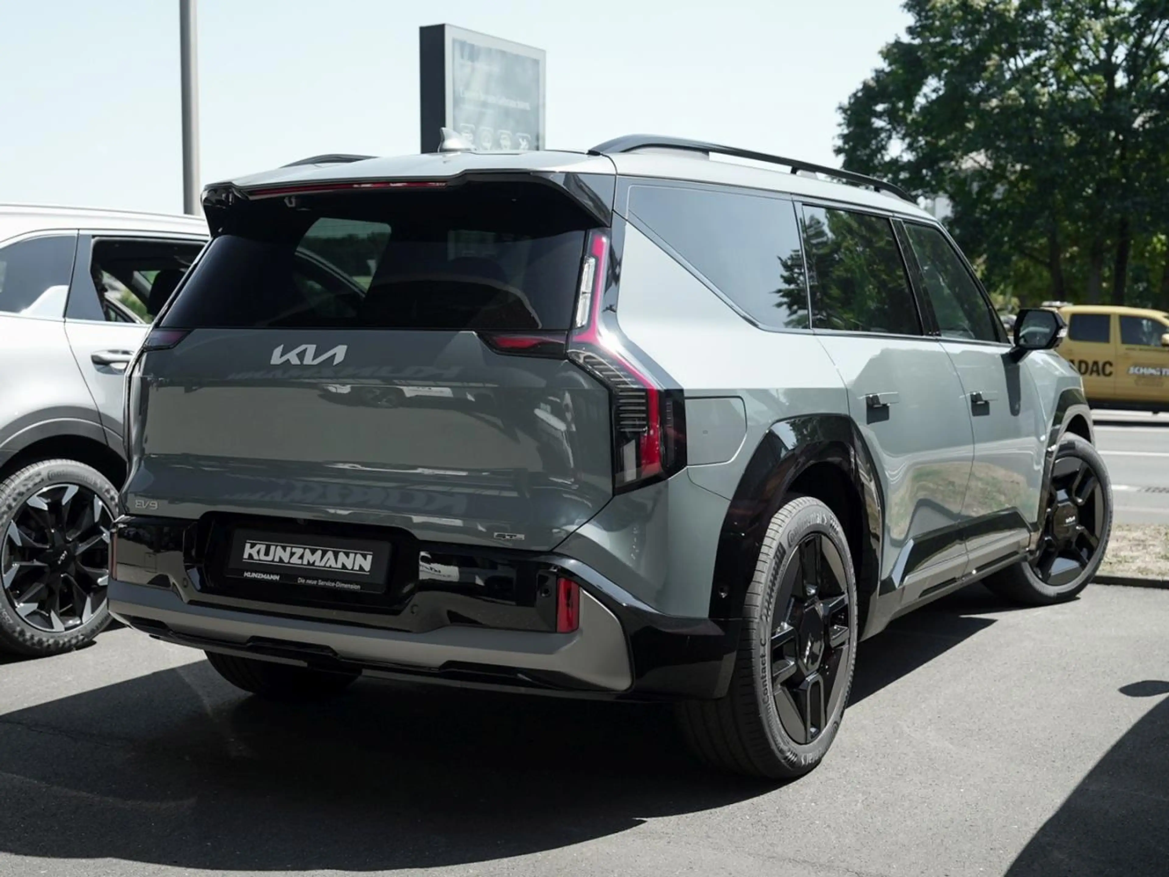 Kia EV9 99,8 kWh AWD GT-Line Panorama 360° ACC AHK — photo 3