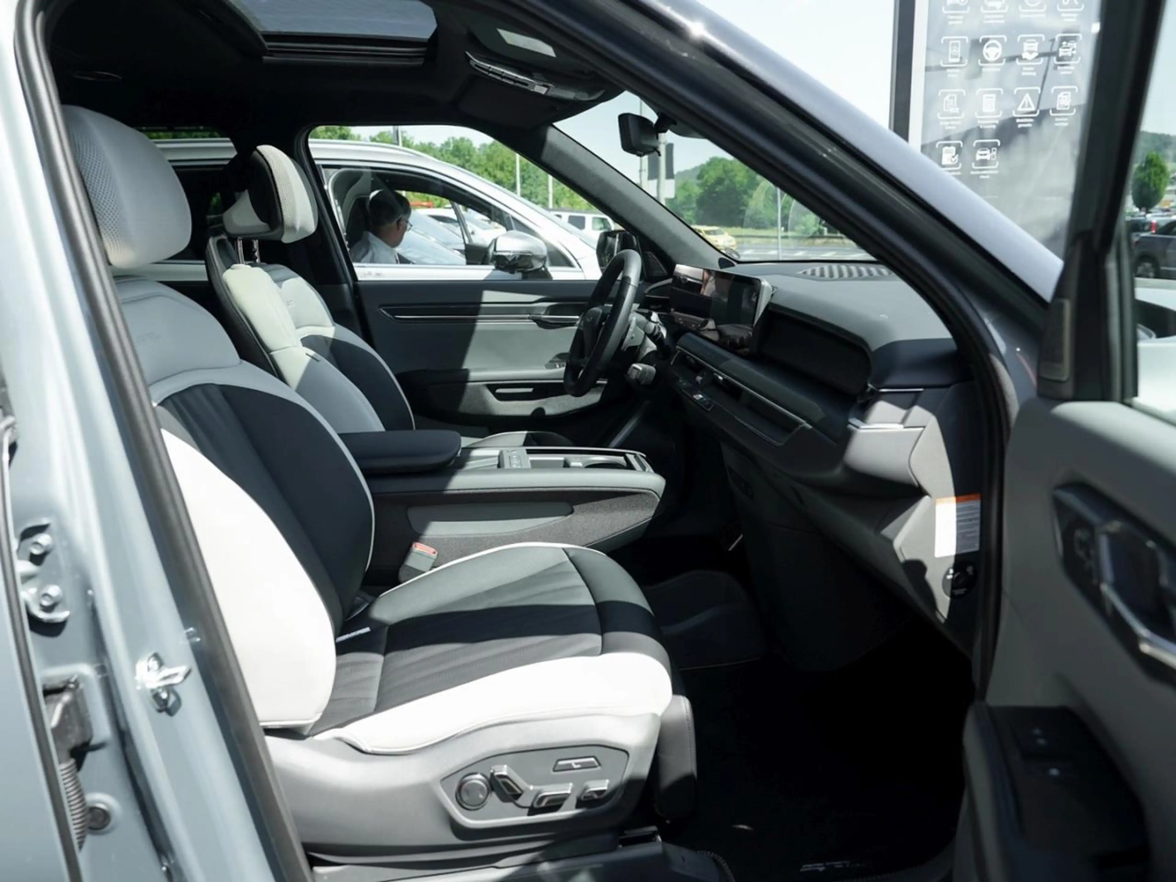 Kia EV9 99,8 kWh AWD GT-Line Panorama 360° ACC AHK — photo 9