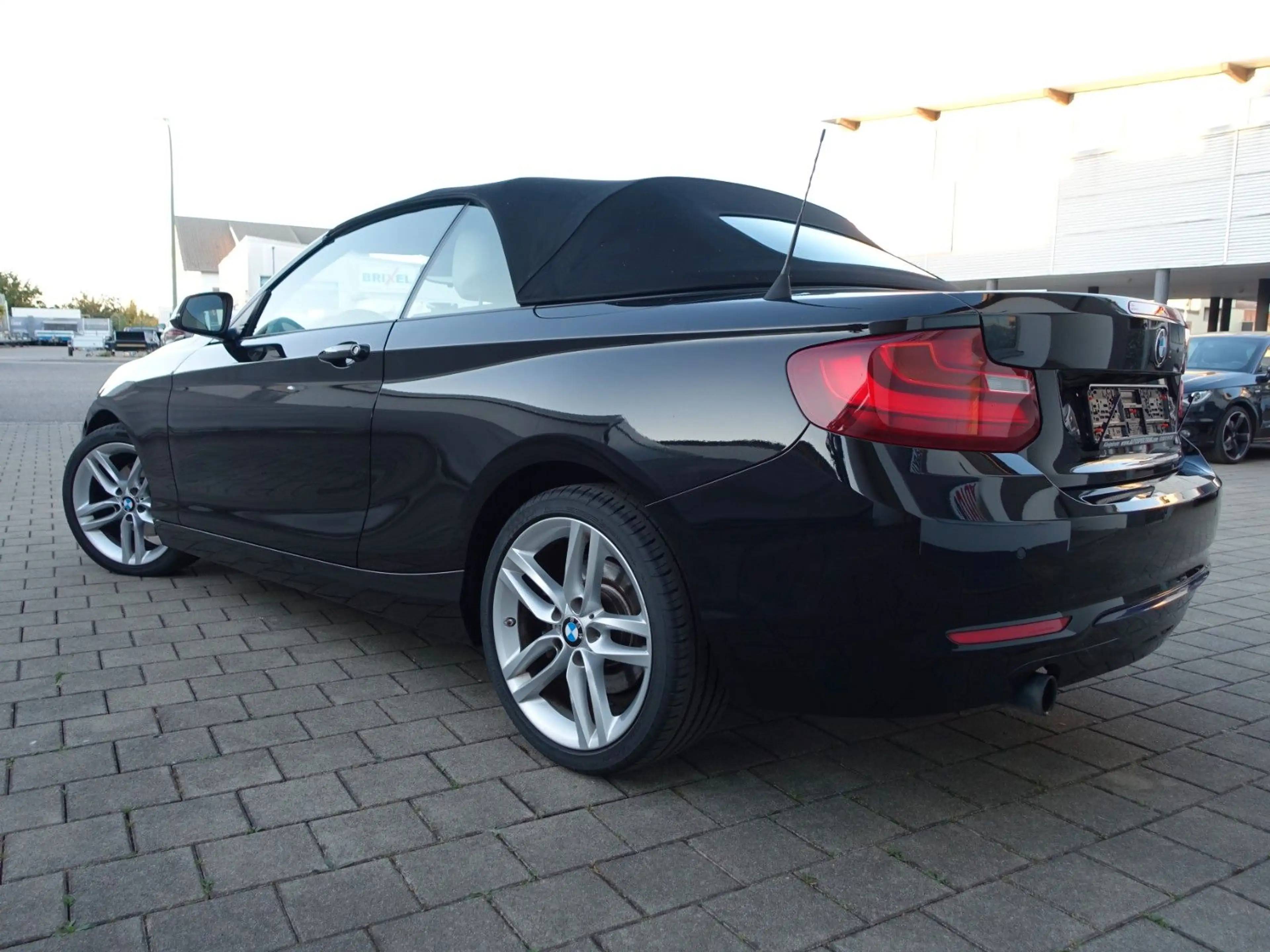 BMW 220 i Cabrio Sport M-LENKRAD/NAVI/XENON — photo 3