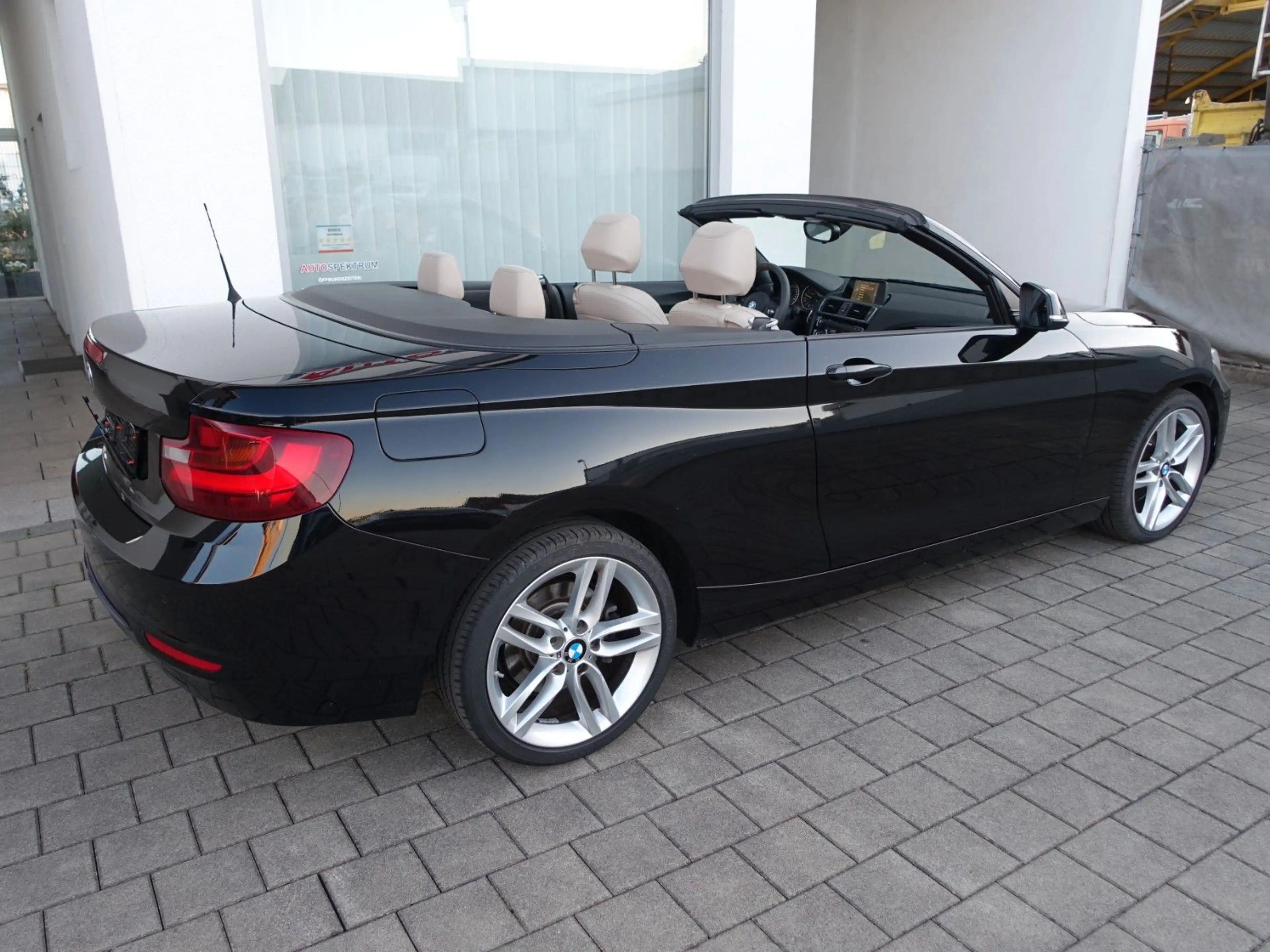BMW 220 i Cabrio Sport M-LENKRAD/NAVI/XENON — photo 10