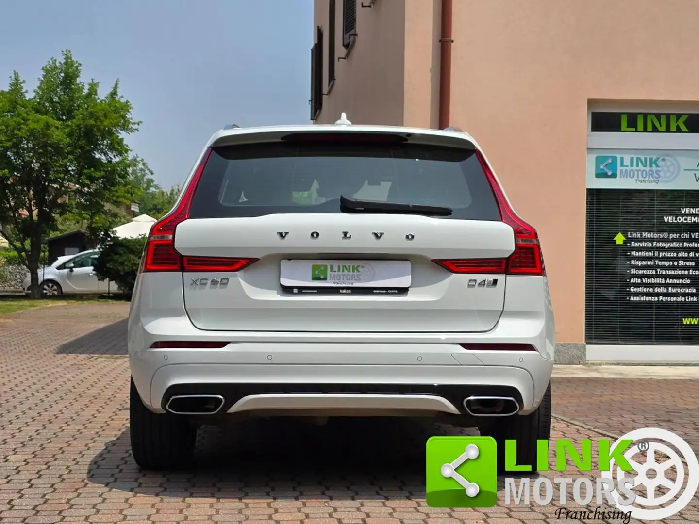 Volvo XC60 2.0 AWD 190 CV Automatic R Design 4x4 Wit - 2