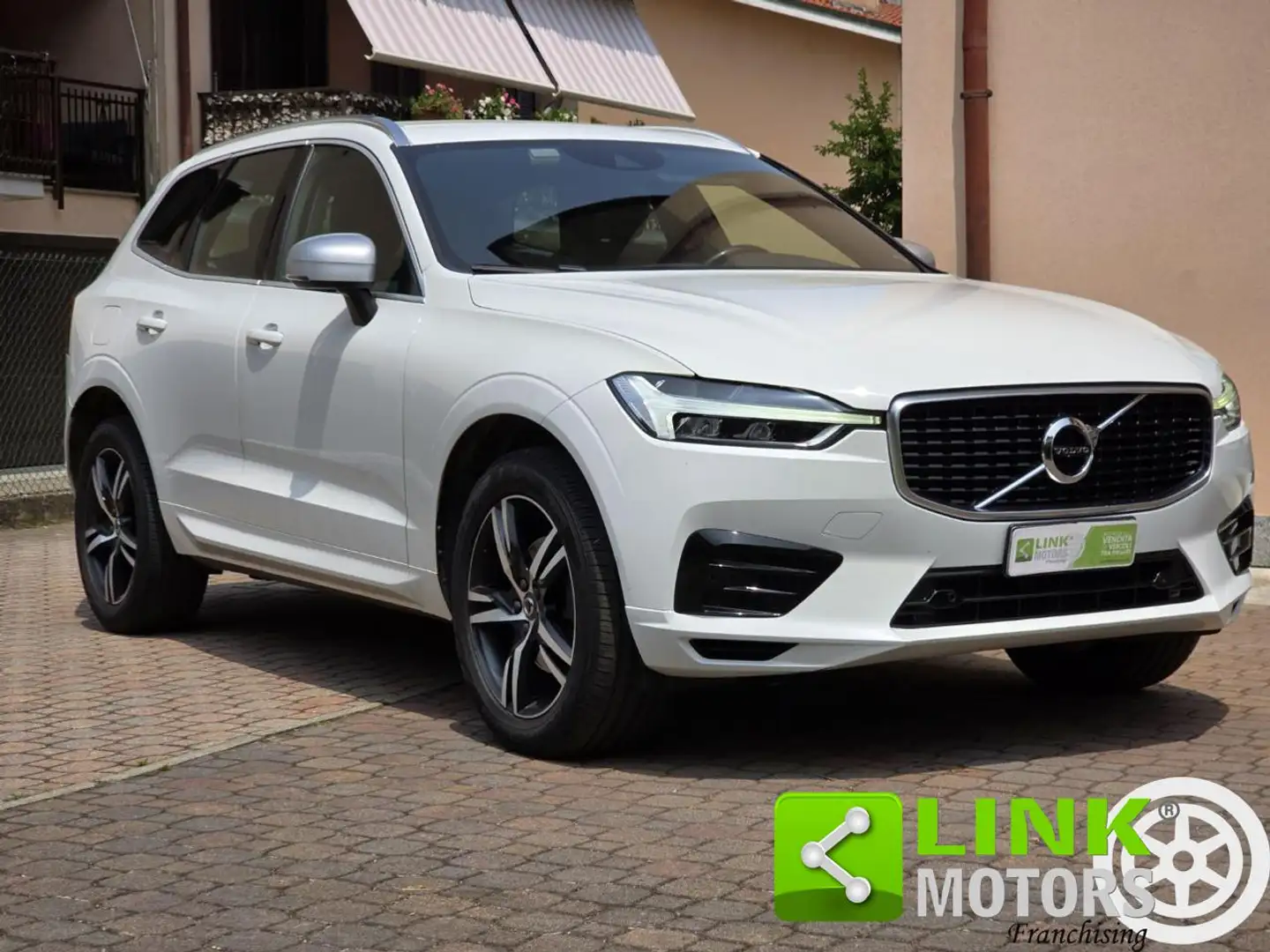 Volvo XC60 2.0 AWD 190 CV Automatic R Design 4x4 Wit - 1