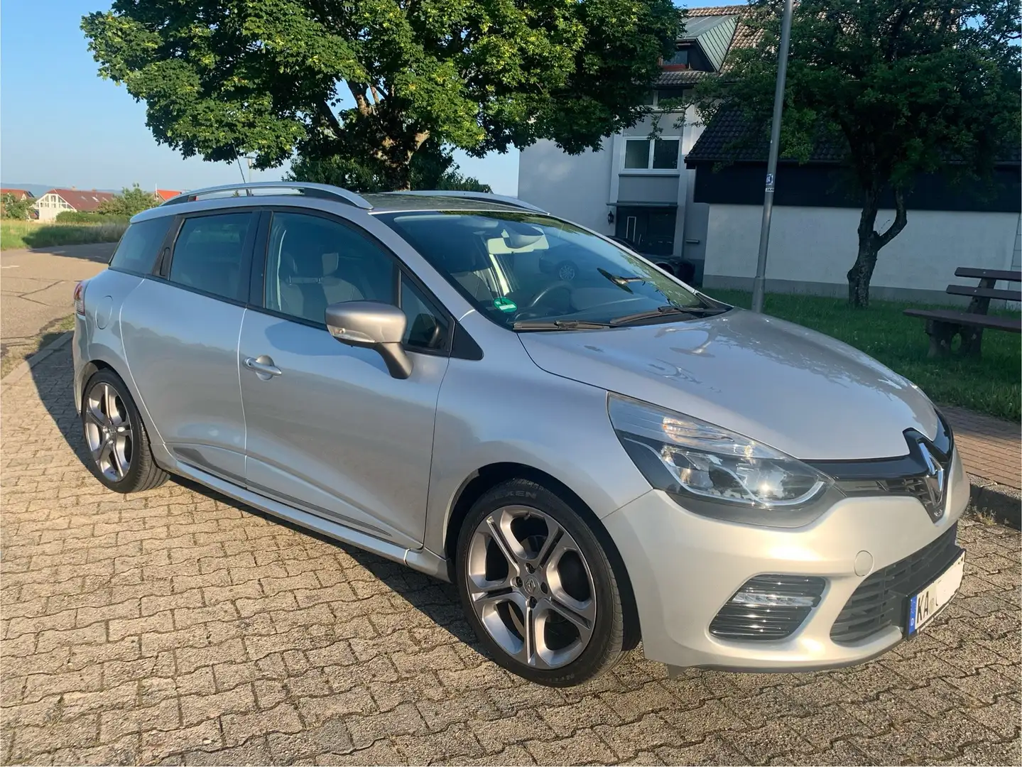 Renault Clio Grandtour TCe 120 EDC GT Silber - 2