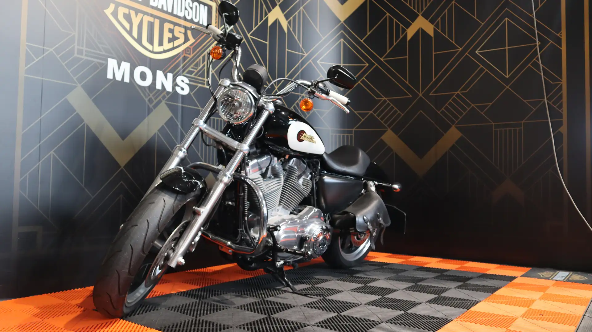 Harley-Davidson Superlow Zwart - 1
