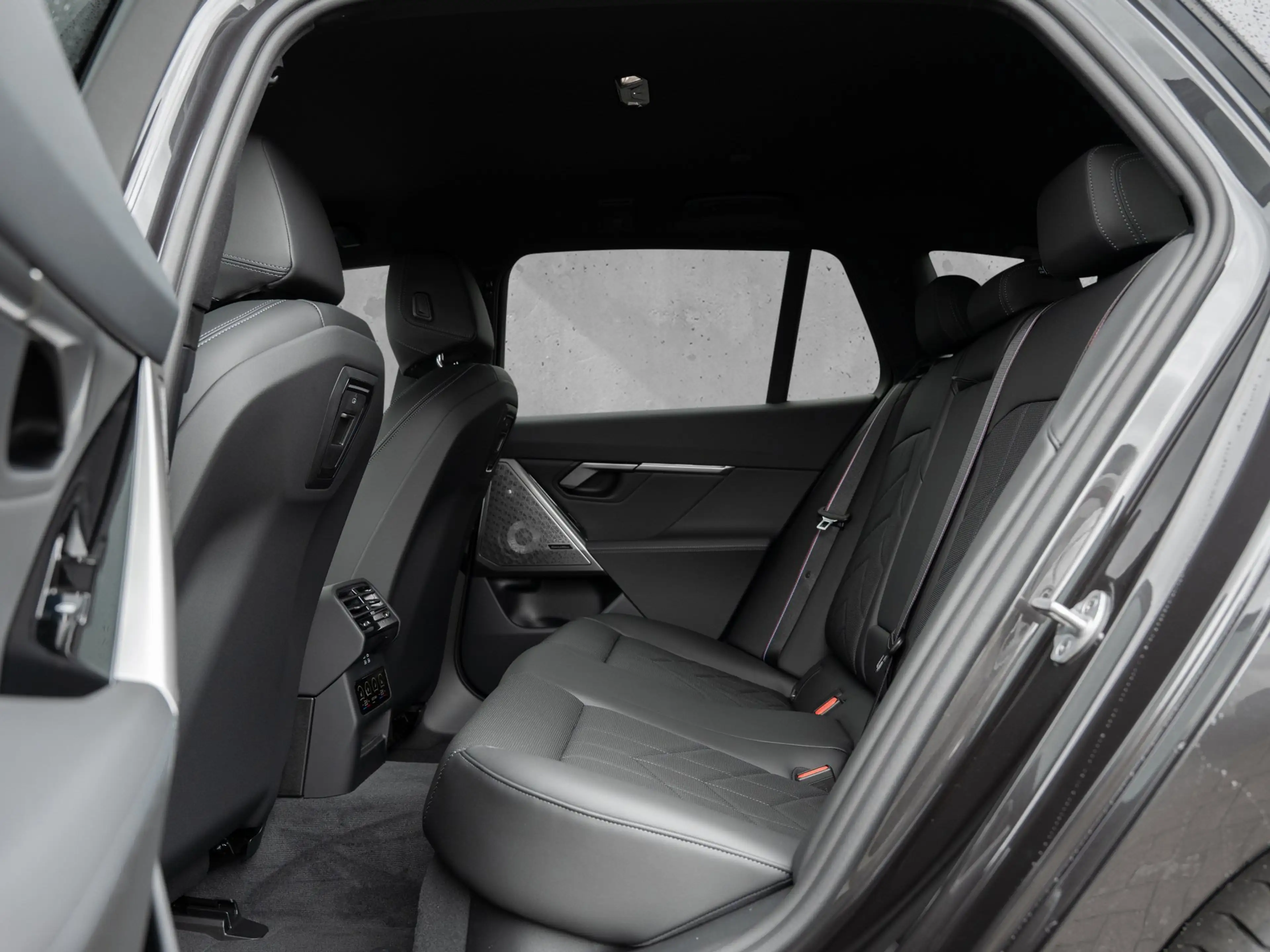 BMW i5 Lim. 40 e M Sport — photo 8
