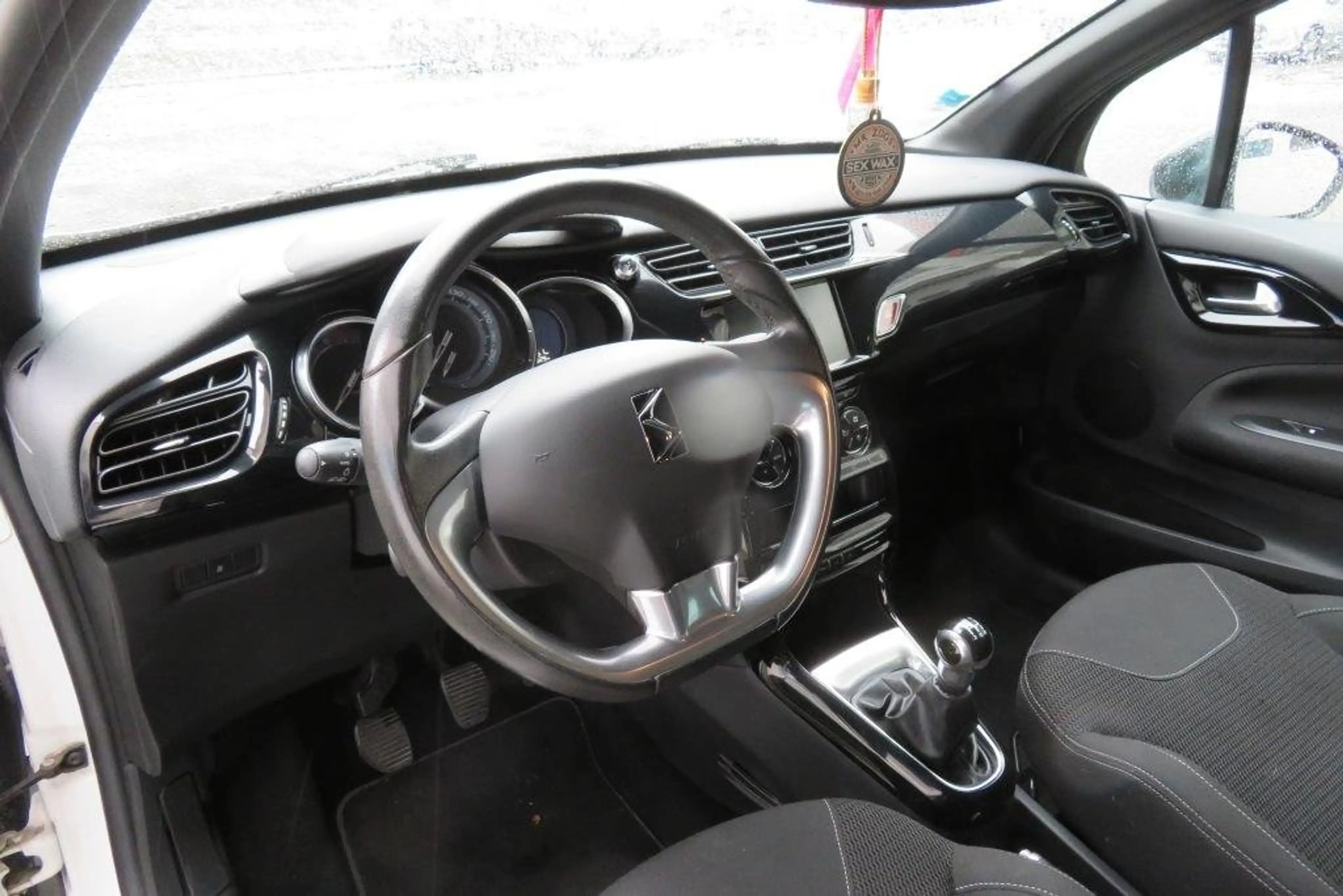 Citroen DS3 DS3 1.2i PureTech So Chic S — photo 11