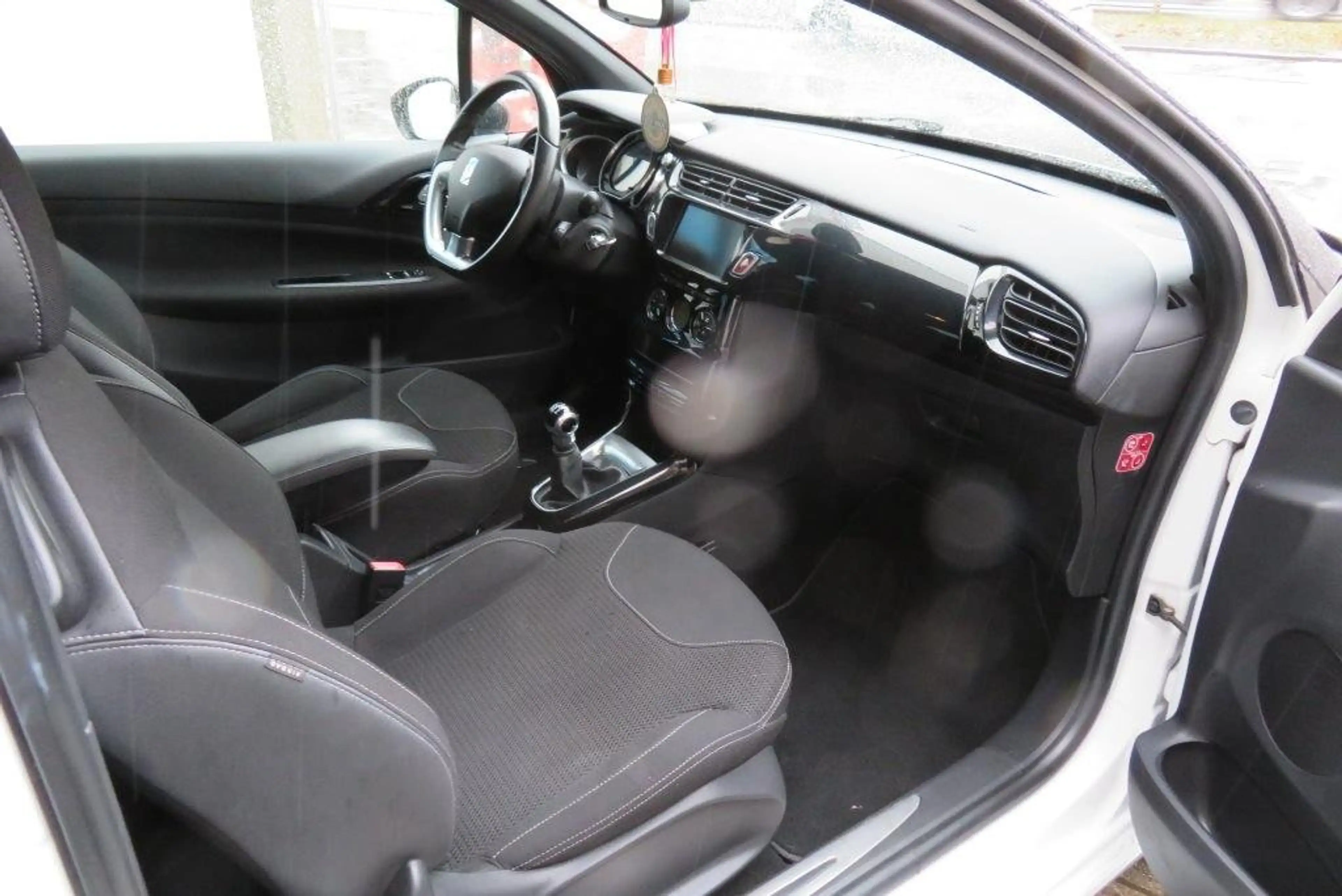 Citroen DS3 DS3 1.2i PureTech So Chic S — photo 8