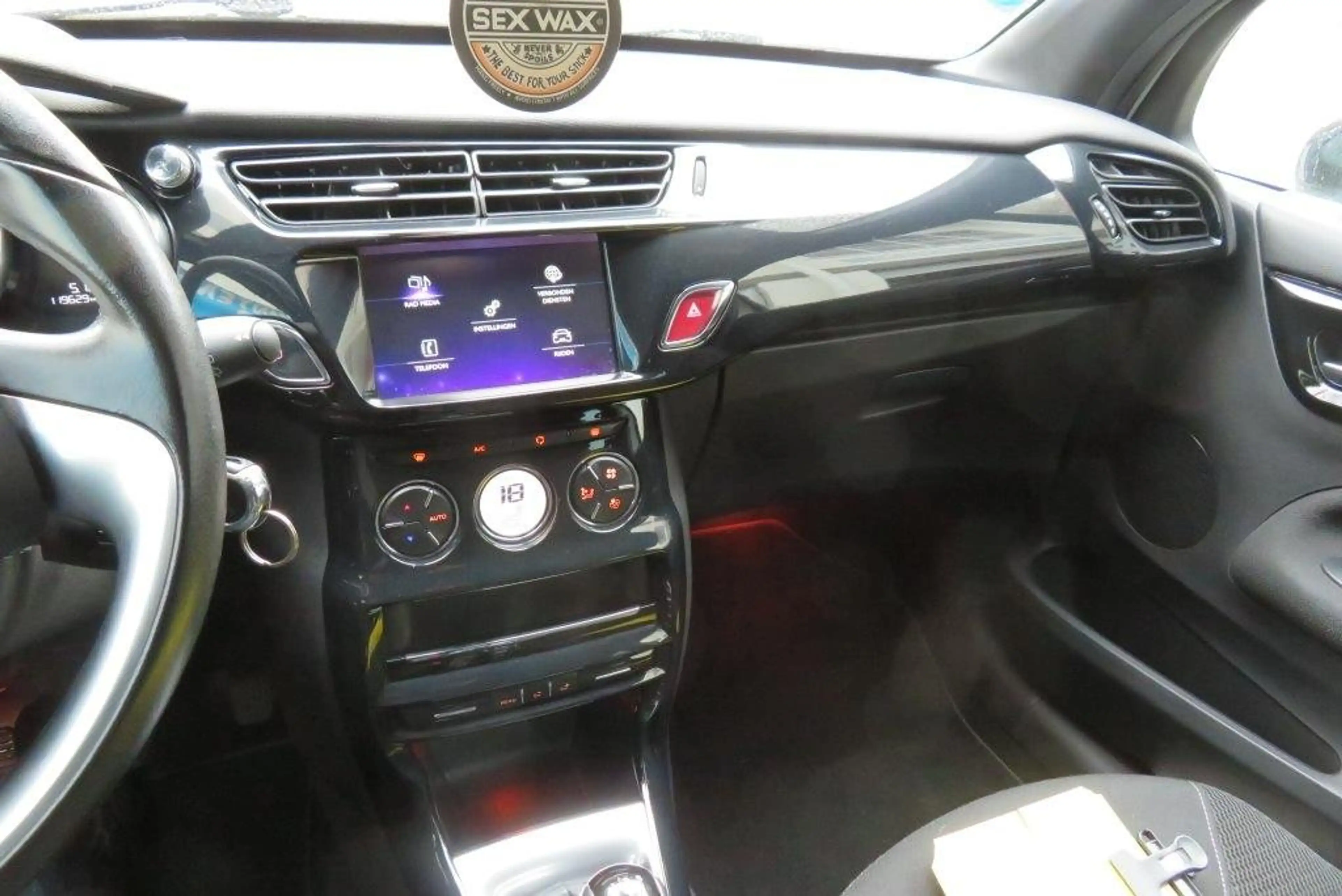 Citroen DS3 DS3 1.2i PureTech So Chic S — photo 12