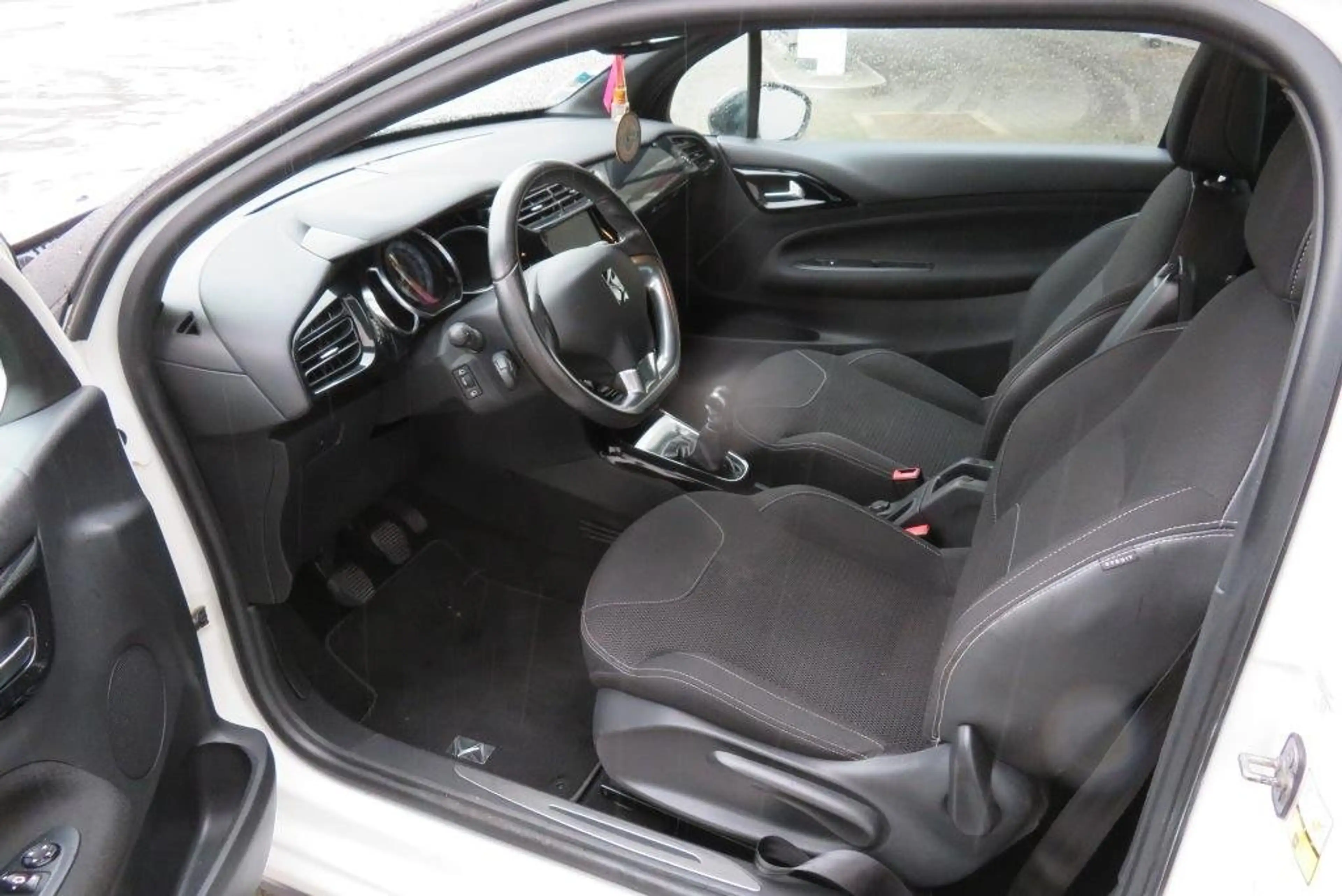 Citroen DS3 DS3 1.2i PureTech So Chic S — photo 7