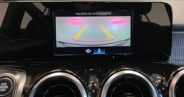 Mercedes-Benz GLB view 11