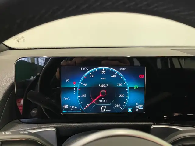 Mercedes-Benz GLB view 5