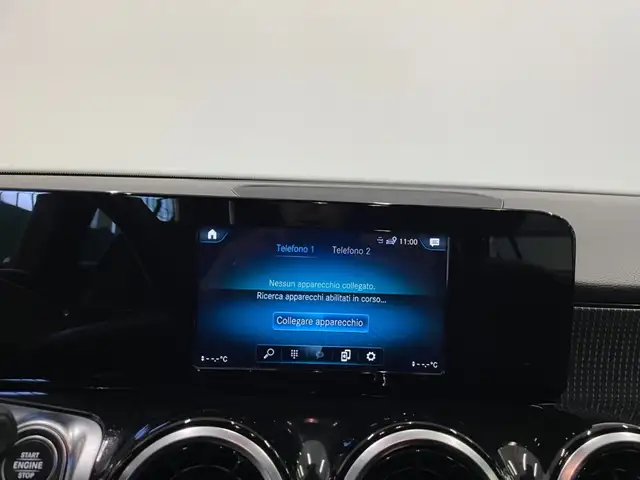 Mercedes-Benz GLB view 12