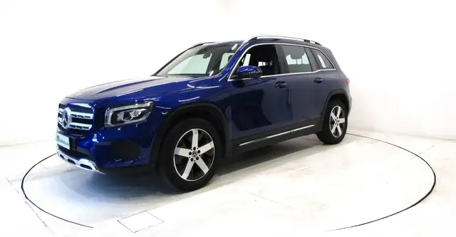 Mercedes-Benz GLB view 3