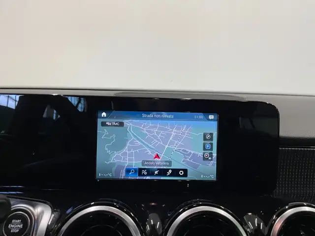 Mercedes-Benz GLB view 10
