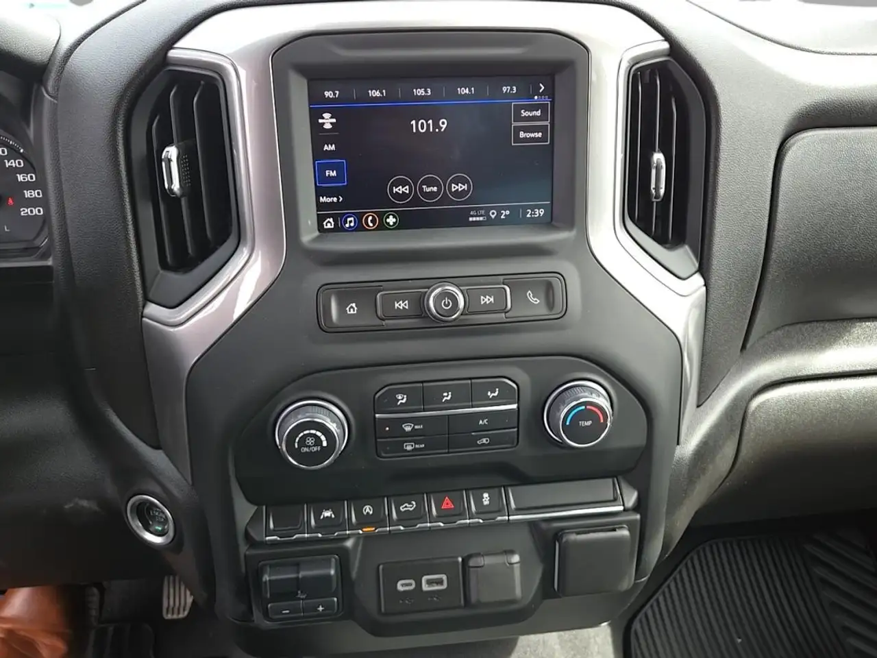 Chevrolet Silverado 1500 снимка Chevrolet Silverado 1500