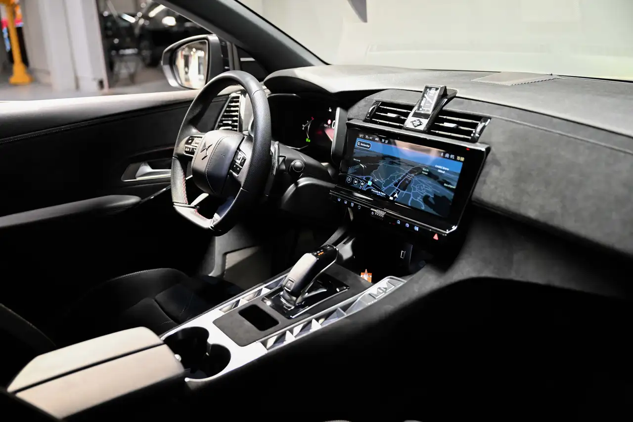 DS Automobiles DS 7 Crossback BLUEHDI 130 AUTO / PALLAS / CAM 360° / 19" 19