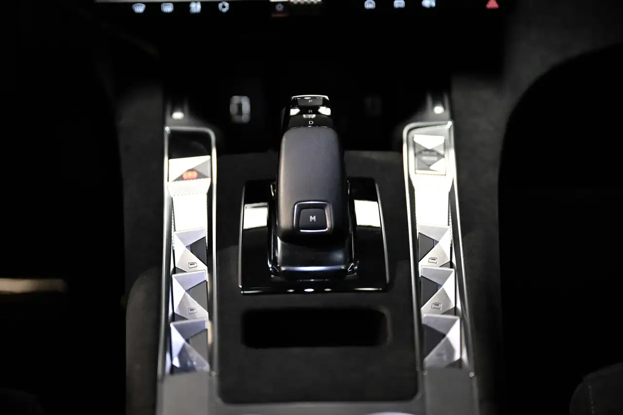 DS Automobiles DS 7 Crossback BLUEHDI 130 AUTO / PALLAS / CAM 360° / 19" 15