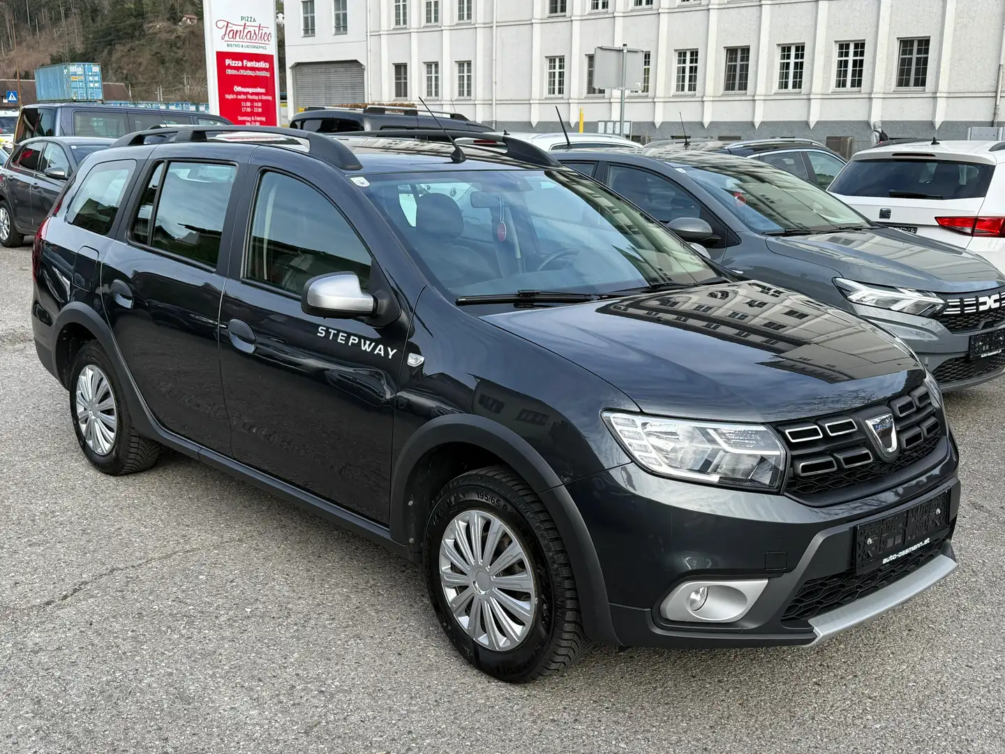 Dacia Logan Stepway Celebration 1.Besitz TÜV NEU AHK Navi Grau - 1
