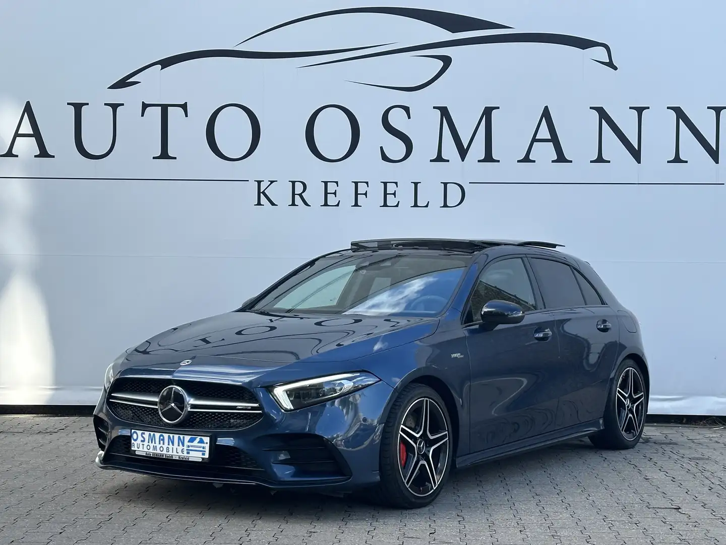 Mercedes-Benz A 35 AMG 4M Speedshift DCT 7G AMG Lenkradtasten Blau - 1