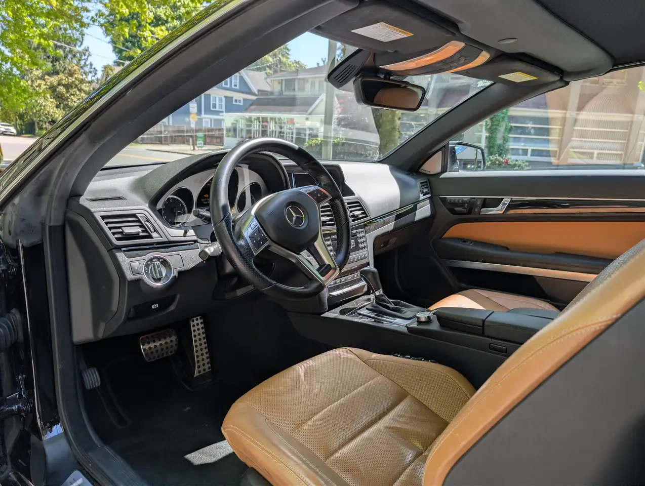 Mercedes-Benz E-Class снимка Mercedes-Benz E-Class