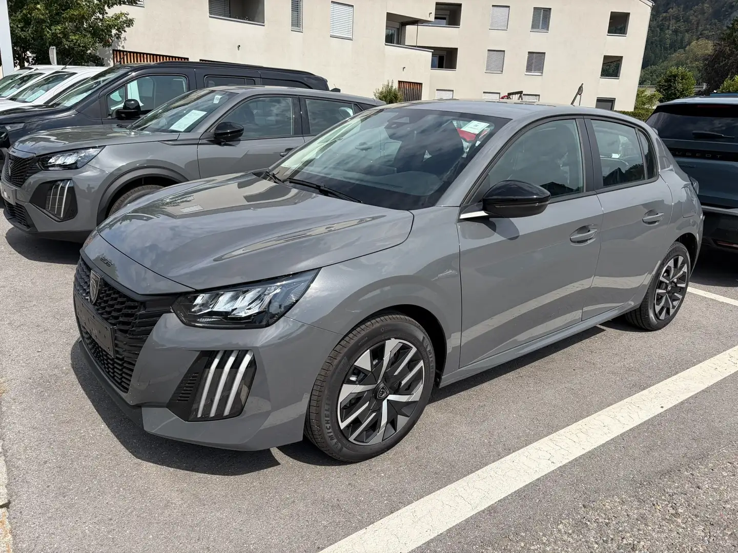 Peugeot 208 Style 100 / Aktion Preis auf Anfrage Grau - 2