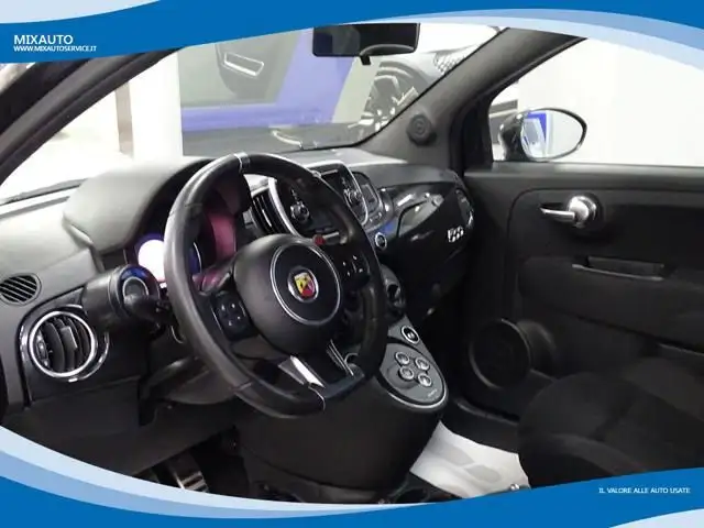 Abarth 595 view 3