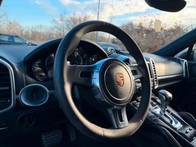 Porsche Cayenne view 9