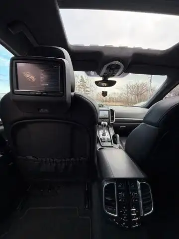 Porsche Cayenne view 14