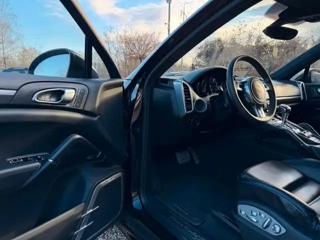 Porsche Cayenne view 7