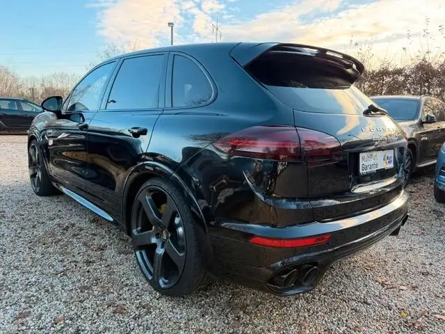 Porsche Cayenne view 6