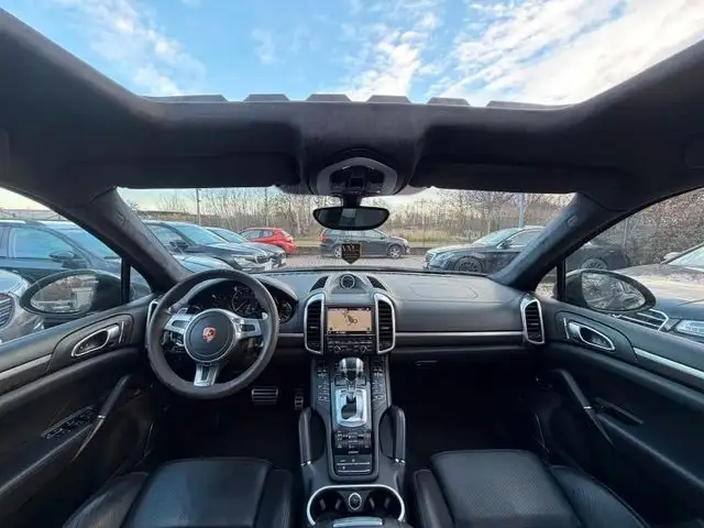 Porsche Cayenne view 8