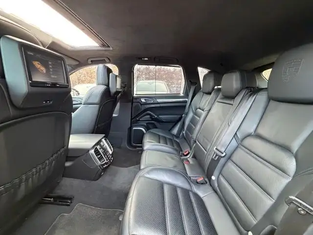 Porsche Cayenne view 11