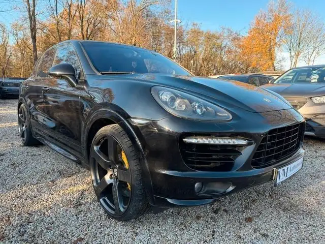 Porsche Cayenne view 3