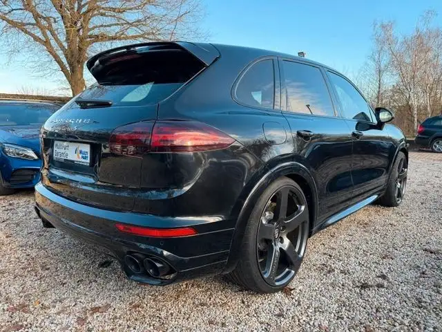 Porsche Cayenne view 4