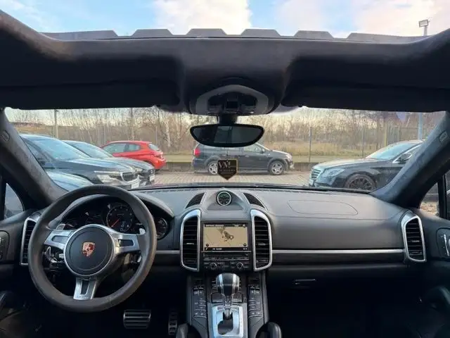 Porsche Cayenne view 13