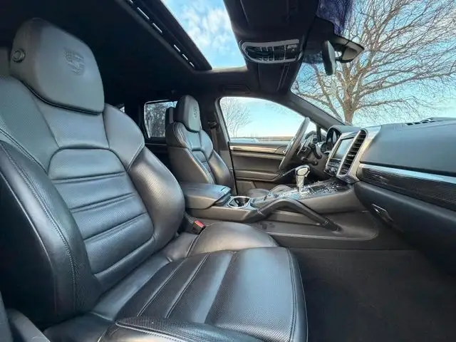 Porsche Cayenne view 10