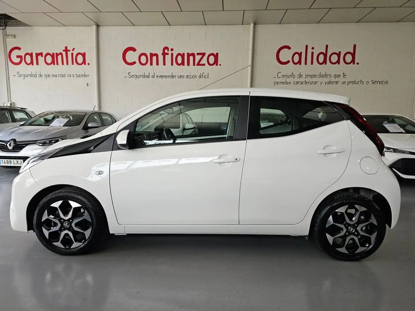 Toyota Aygo 1.0 VVT-i x-play Weiß - 2