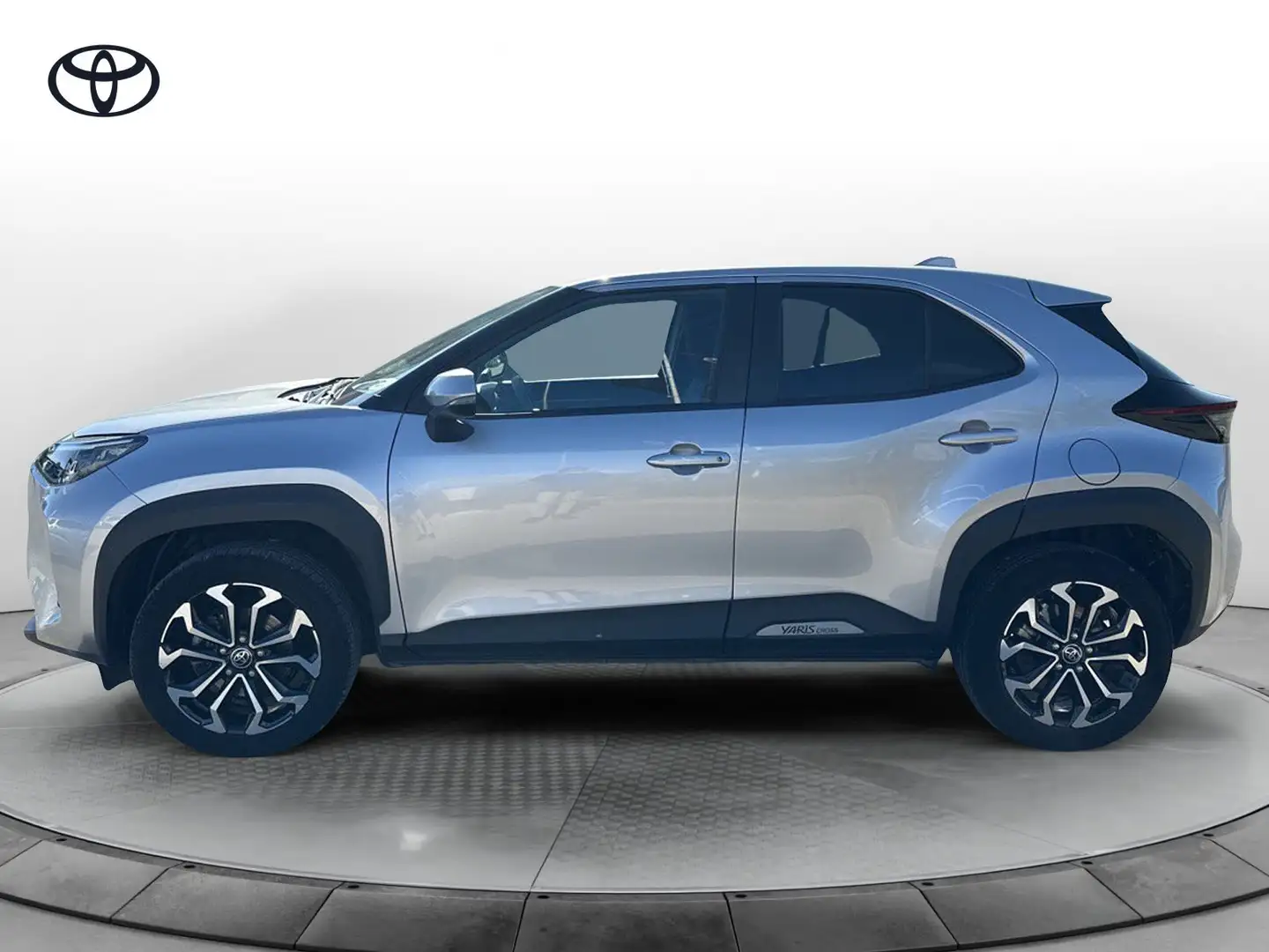 Toyota Yaris Cross 1.5 Hybrid 5p. E-CVT Trend Szürke - 2