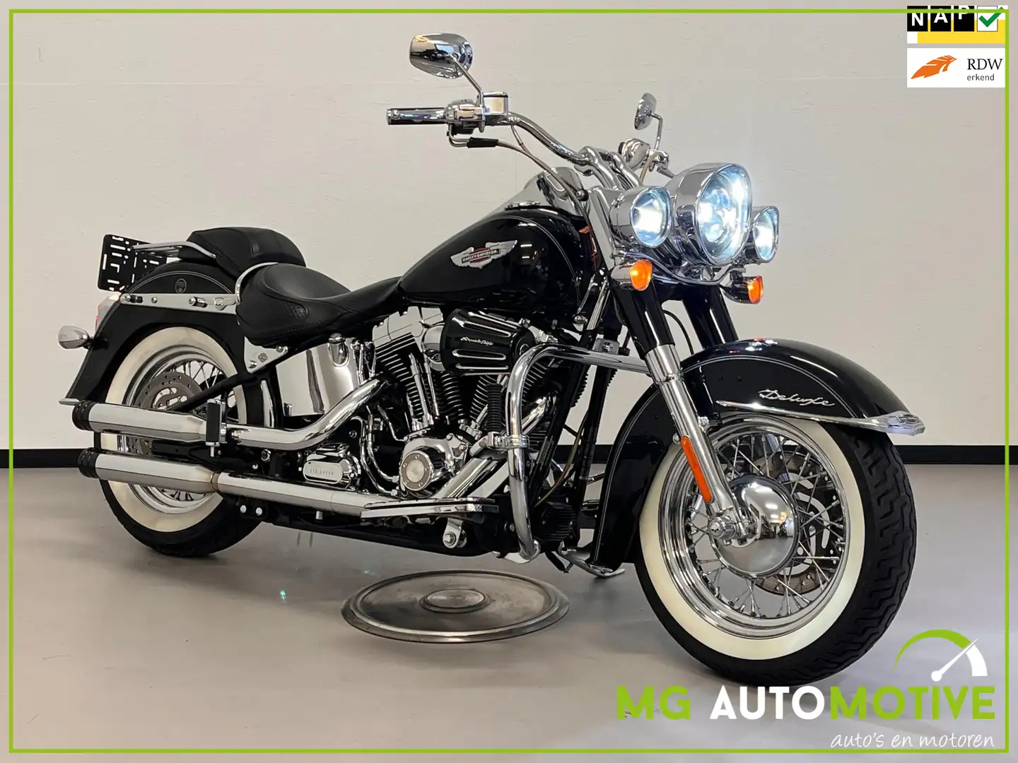 Harley-Davidson Softail Deluxe | 103 FLSTN Softail Deluxe Negro - 1
