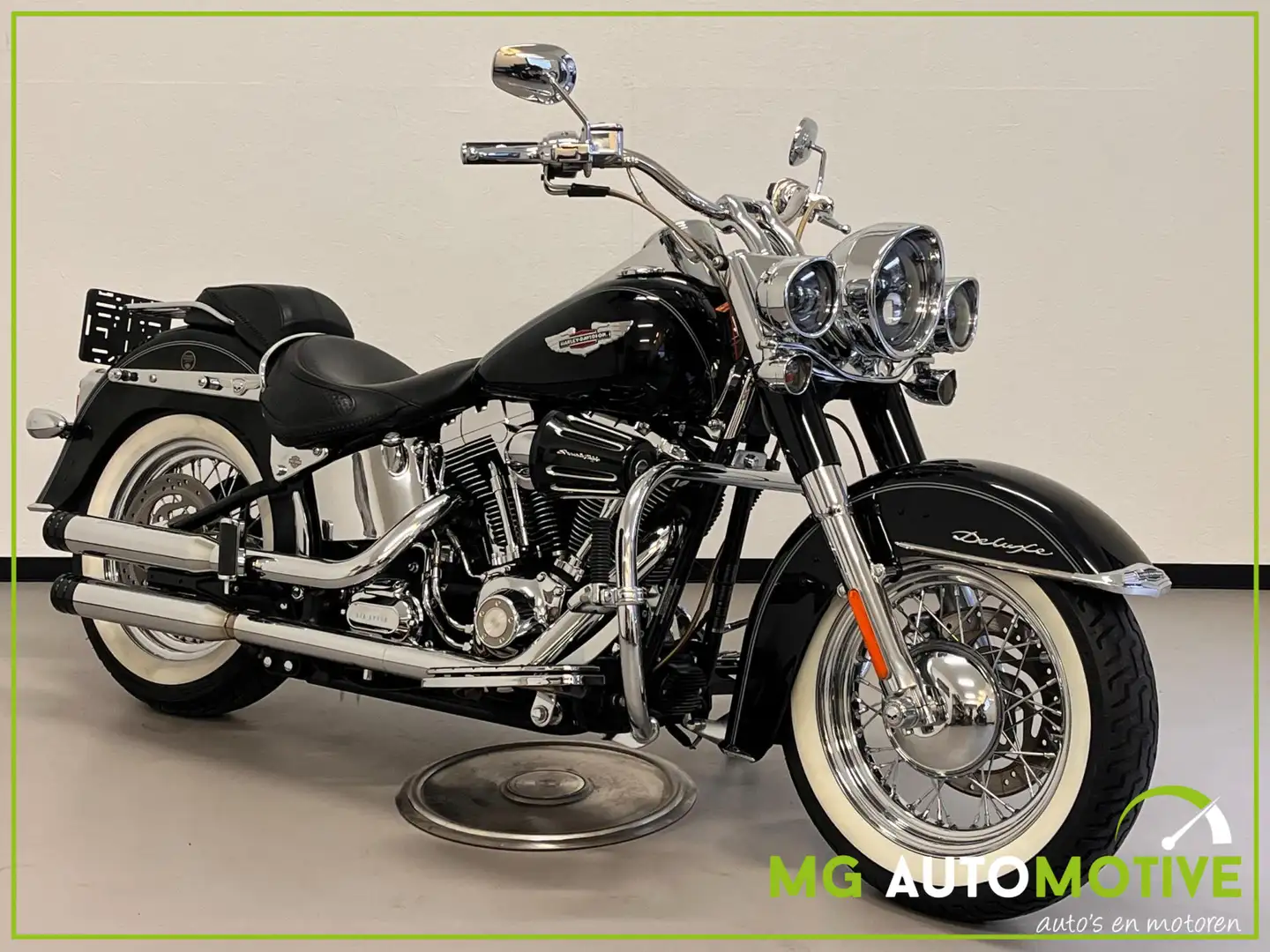 Harley-Davidson Softail Deluxe | 103 FLSTN Softail Deluxe Negro - 2