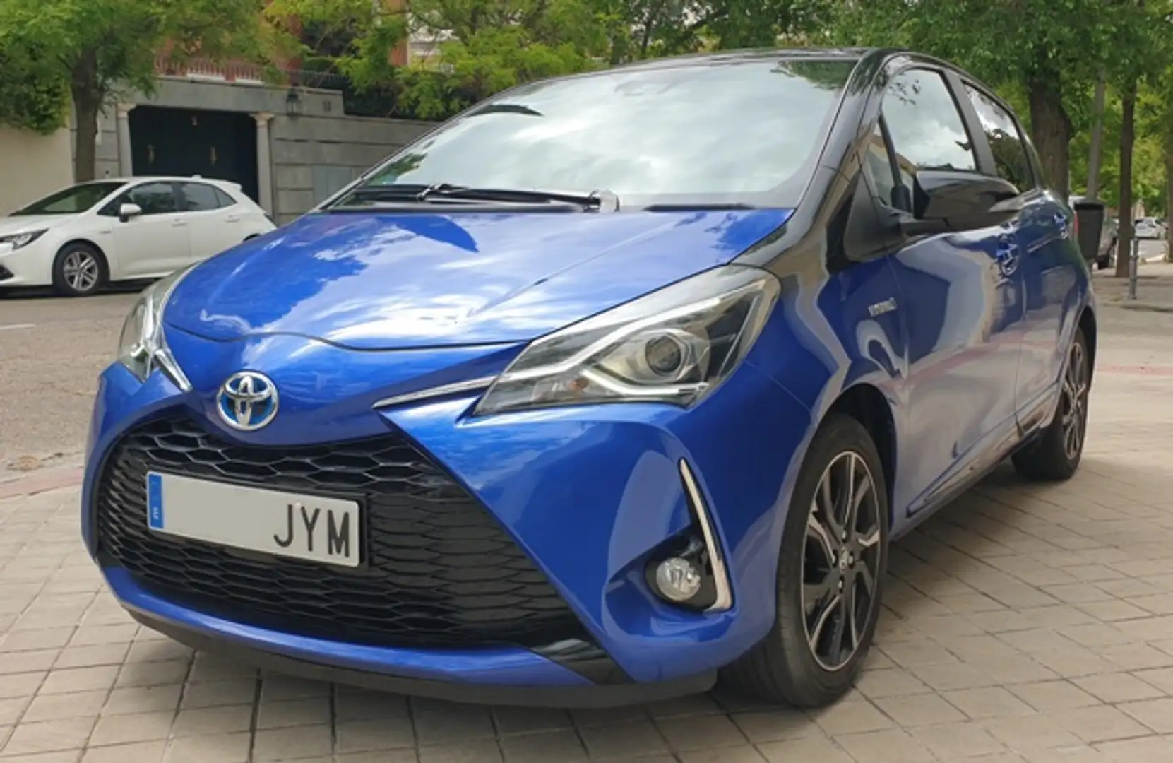 Toyota Yaris 100H 1.5 Active Bleu - 1