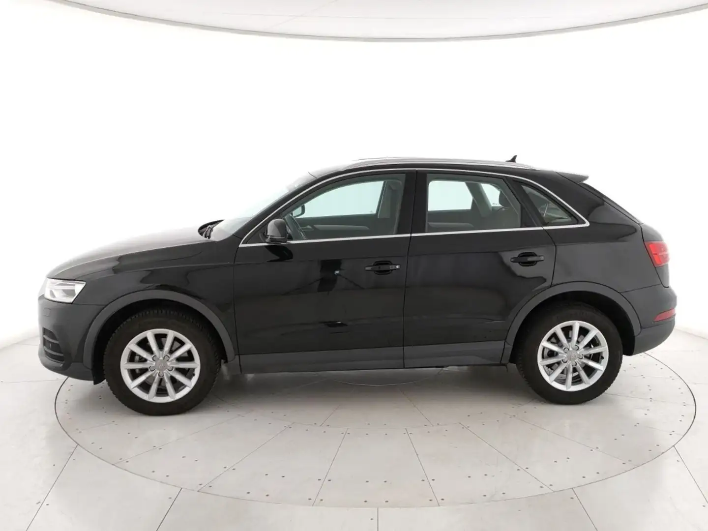 Audi Q3 2.0 tdi Business 120cv Schwarz - 2